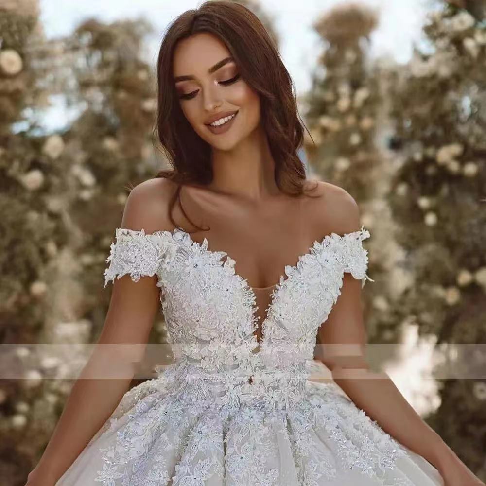 Off-the-shoulder Slim And Simple Wedding Dress