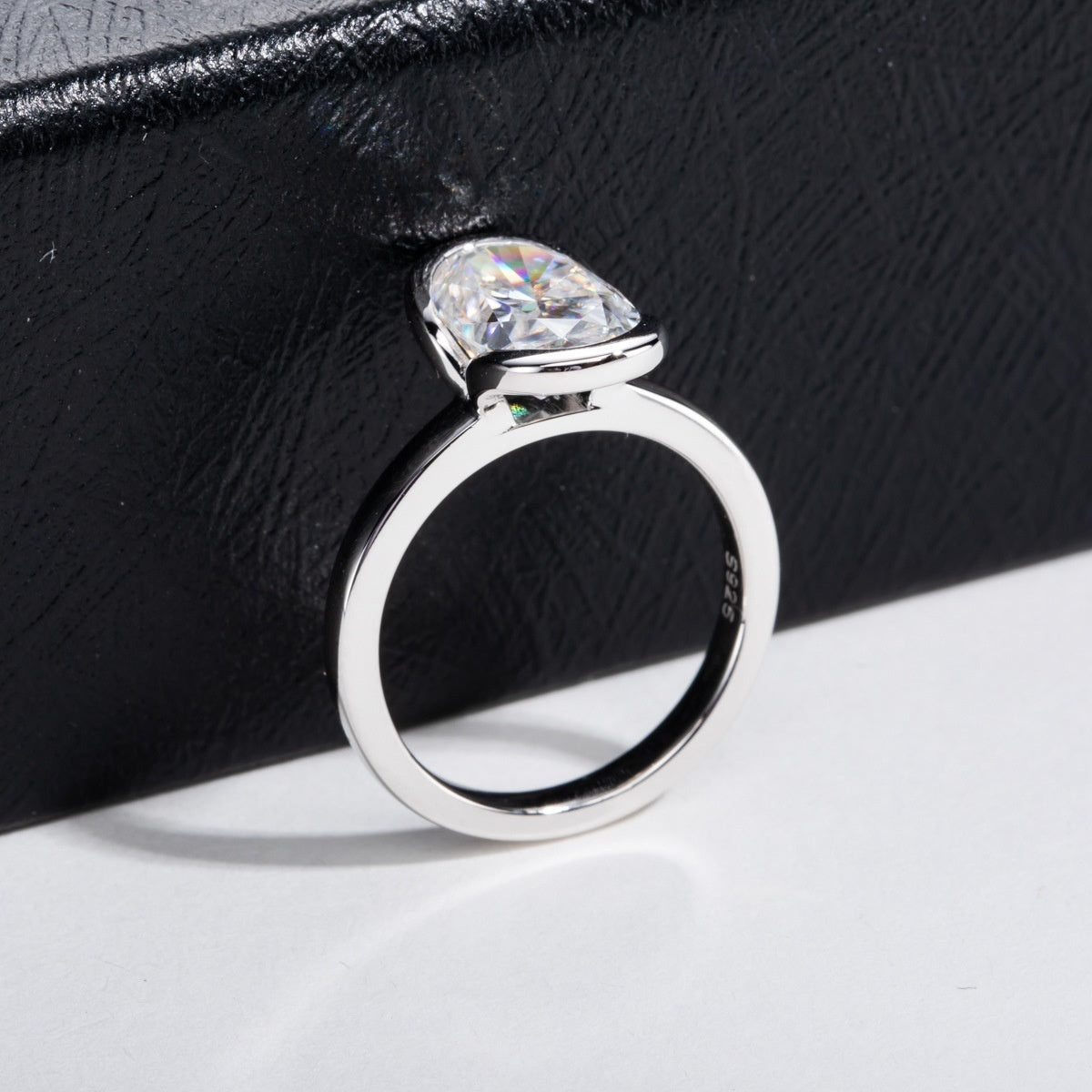 Silver Oval Semi  mount Ring With A 3  carat Fancy shaped Moissanite For Women